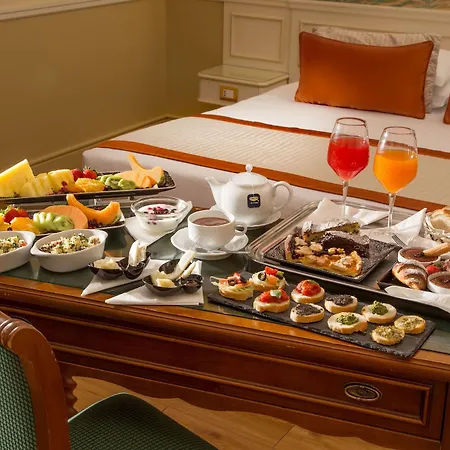 Donna Laura Palace Hotel 4*