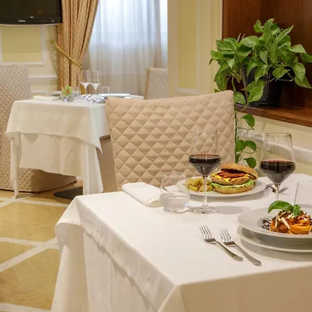 Donna Laura Palace 4*
