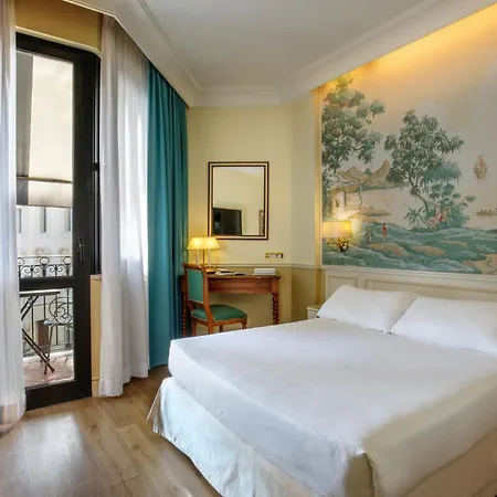 Hotel Donna Laura Palace 4*