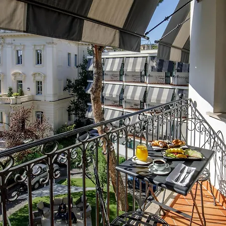 Hotel Donna Laura Palace